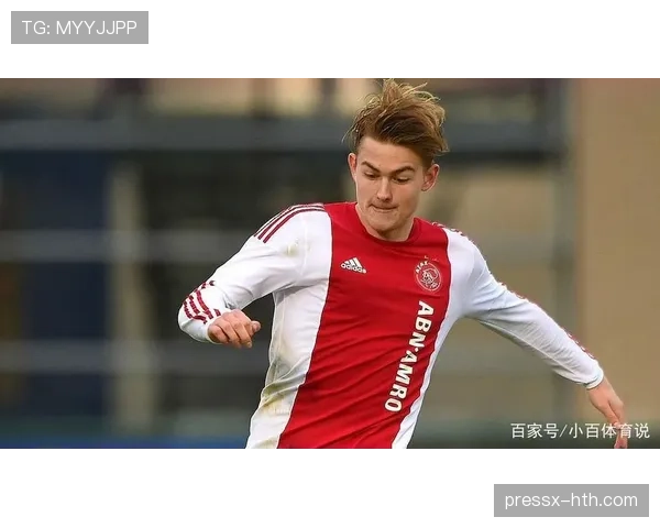 德里赫特表现稳健,强势崛起成拜仁慕尼黑后防核心 德里赫特表现稳健,强势崛起成拜仁慕尼黑后防核心