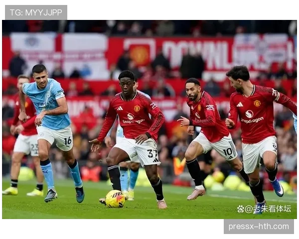 曼联中场断球后攻防转换失控，防守体系稳定性面临考验