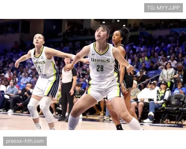 李月汝家里到底是怎么住的？钢筋水泥还是秘密泳池啊！